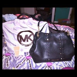 New Rare Michael Kors studded leather purse 🚨❤️